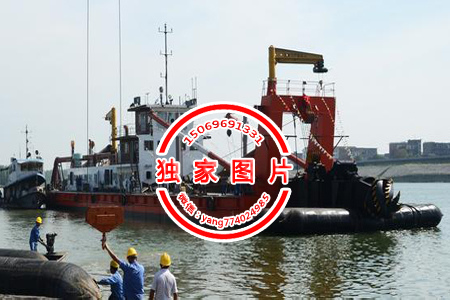 挖泥船